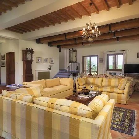 Villa Pianarina 10&2, Emma Montegabbione